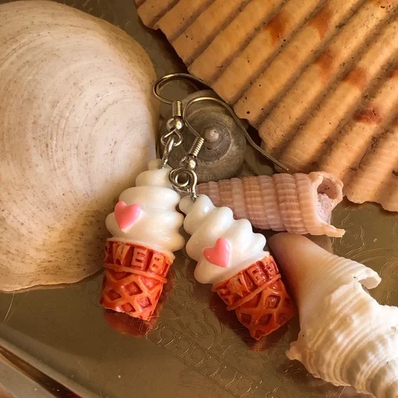 ♥️ Stocking Stuffer 🍦 Vanilla Ice Cream Cone Fashion Earrings - Picture 4 of 8